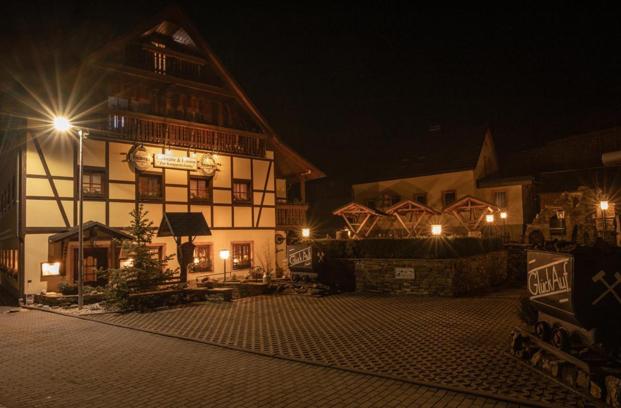 Pension Und Gaststaette Zur Knappenschaenke Thermalbad Wiesenbad Экстерьер фото