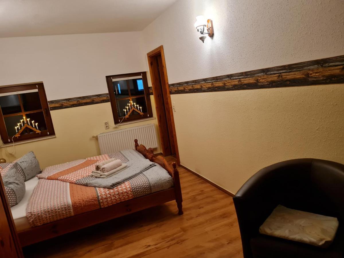 Pension Und Gaststaette Zur Knappenschaenke Thermalbad Wiesenbad Экстерьер фото