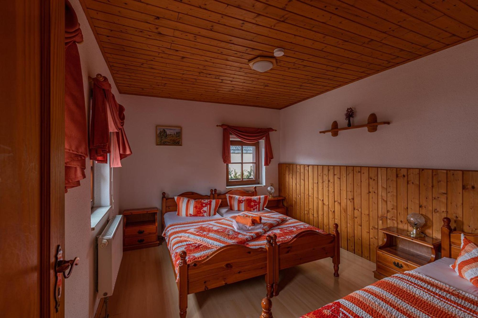 Pension Und Gaststaette Zur Knappenschaenke Thermalbad Wiesenbad Экстерьер фото